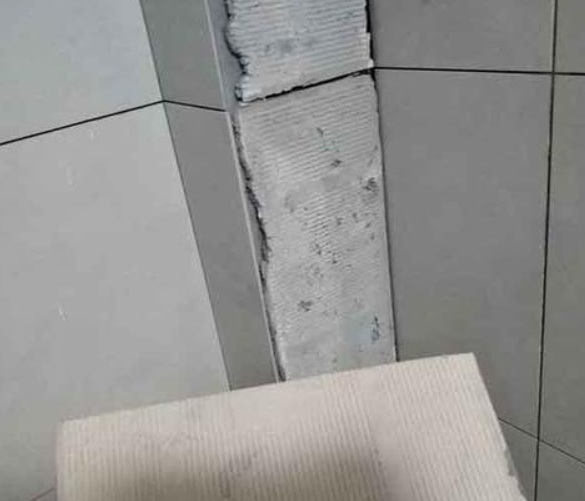蕉岭瓷砖空鼓维修公司分享下厨房瓷砖脱落的补救措施。